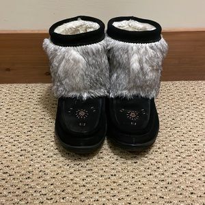 Mi Ni Muk Size 8 Moccasins for Outdoors